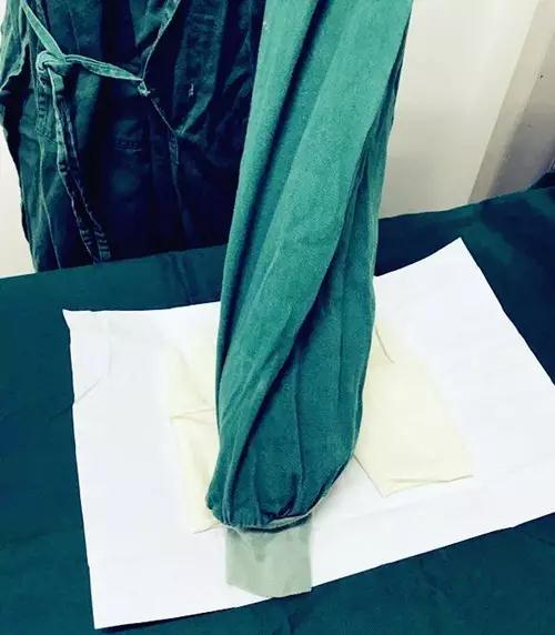 我院手術(shù)室在全院率先推廣無觸式戴無菌手套法！